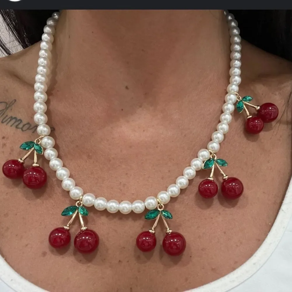 Charming Necklace with Cherry A639